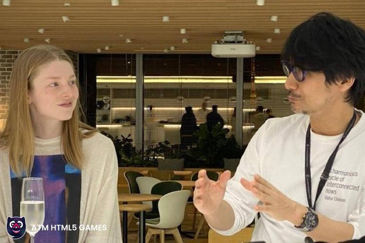 Hunter Schafer Spotted with Fan - Sweet Moment Caught